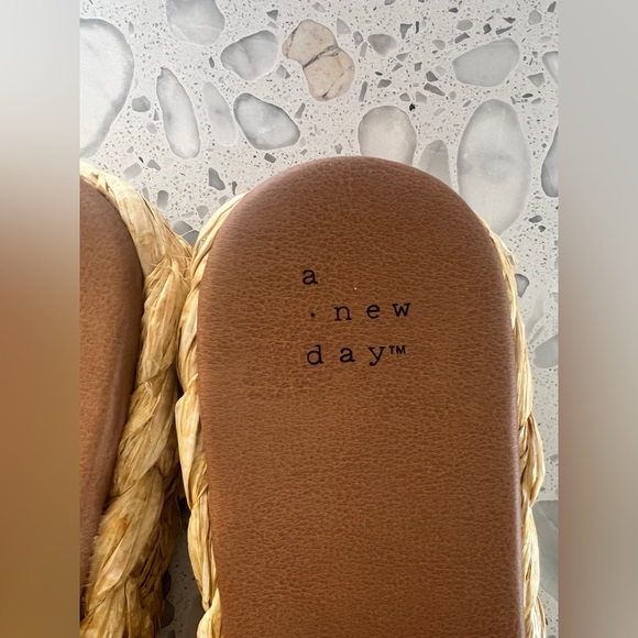 Raffia Slides - 9 - Picture 8 of 9